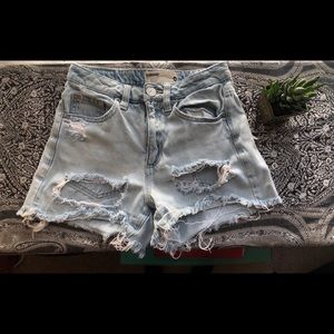 LIGHT WASH DENIM JEANS🗣💙👖🤠